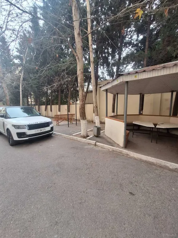 Satılır 4 otaqlı mənzil 160 m²