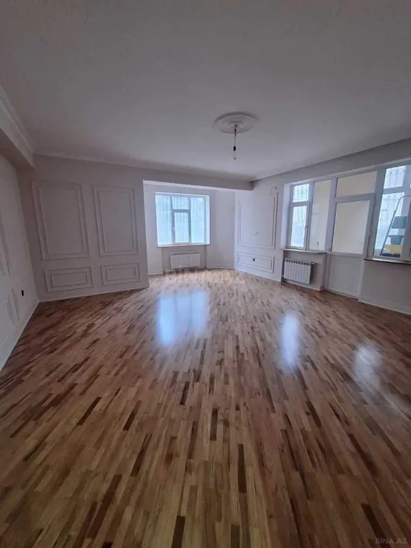 Satılır 4 otaqlı mənzil 160 m²