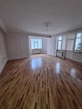 Satılır 4 otaqlı mənzil 160 m²