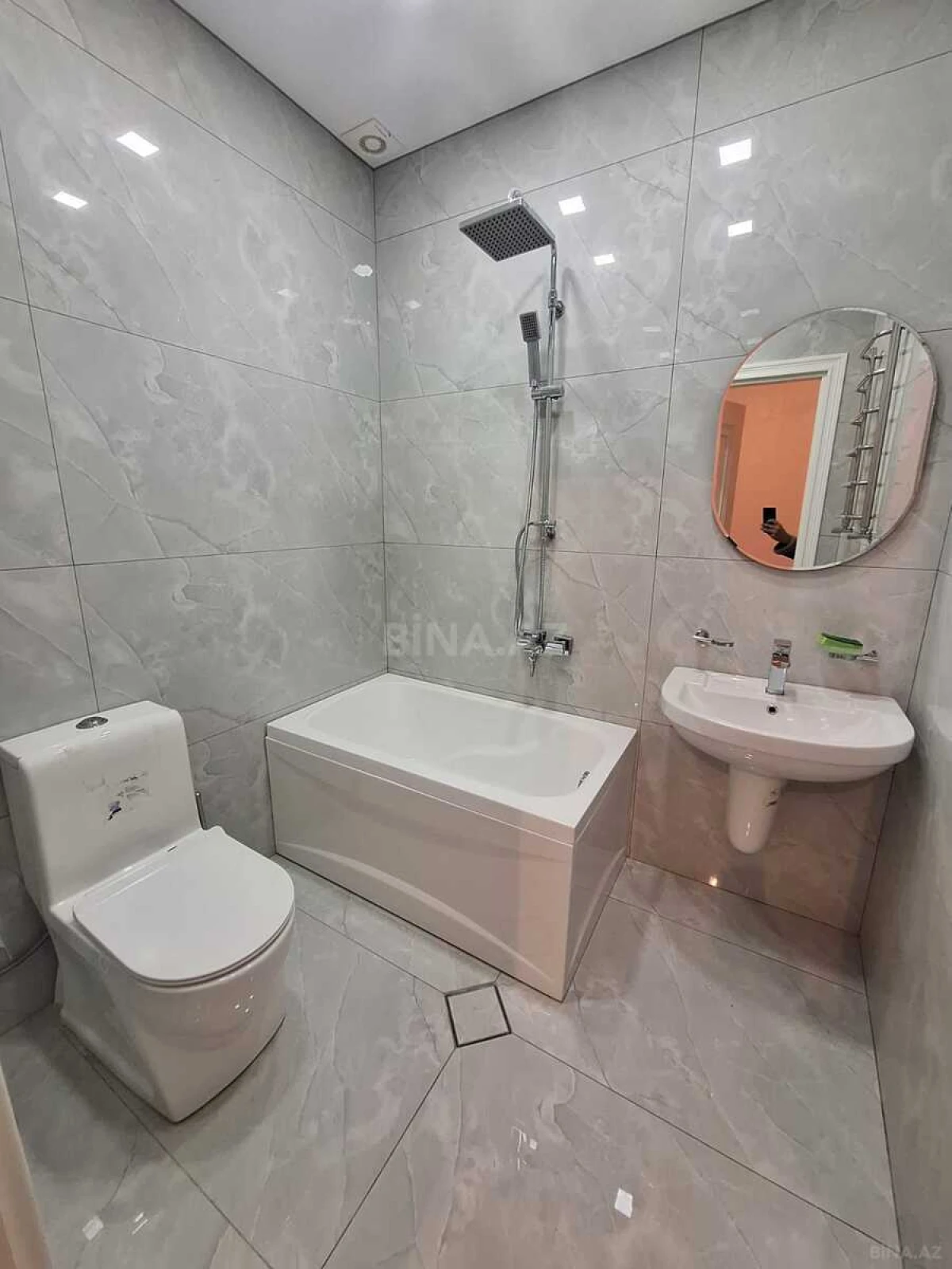 Satılır 4 otaqlı mənzil 160 m²