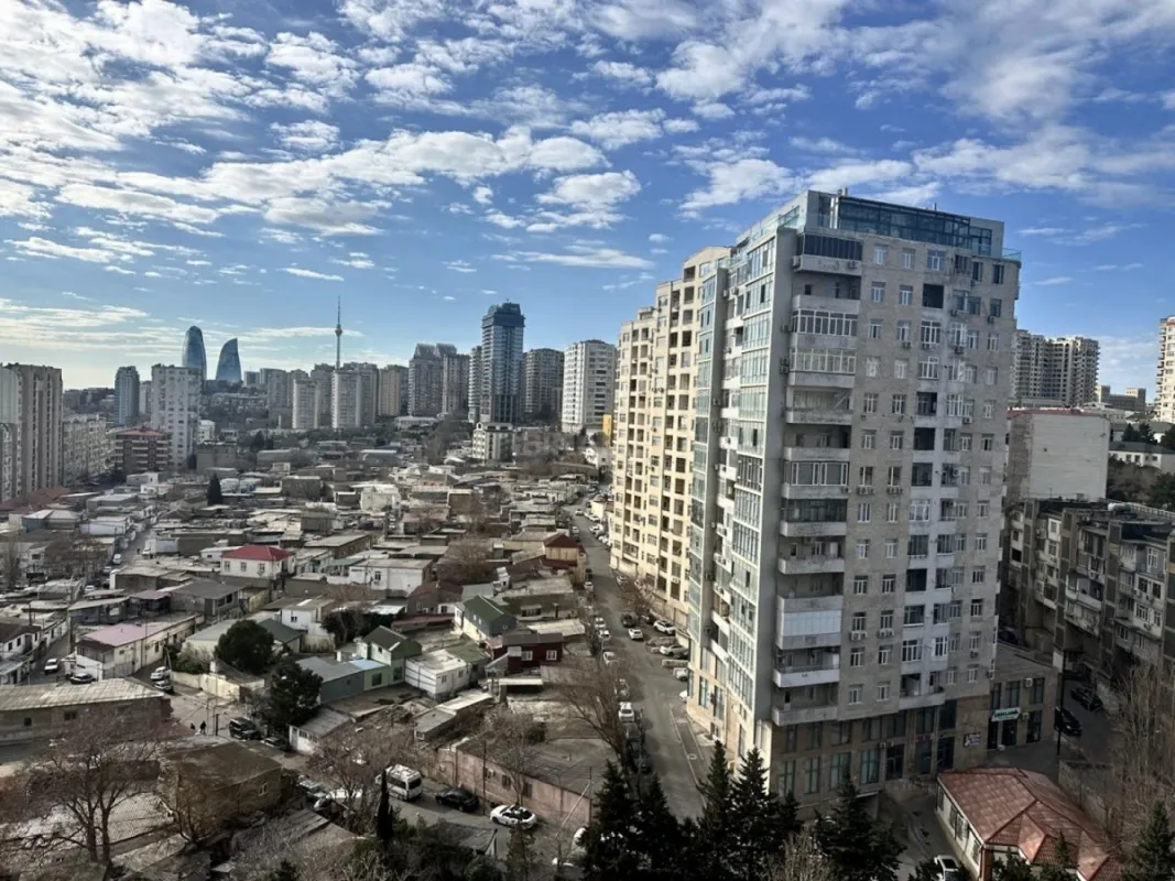 Satılır 4 otaqlı mənzil 83.9 m²