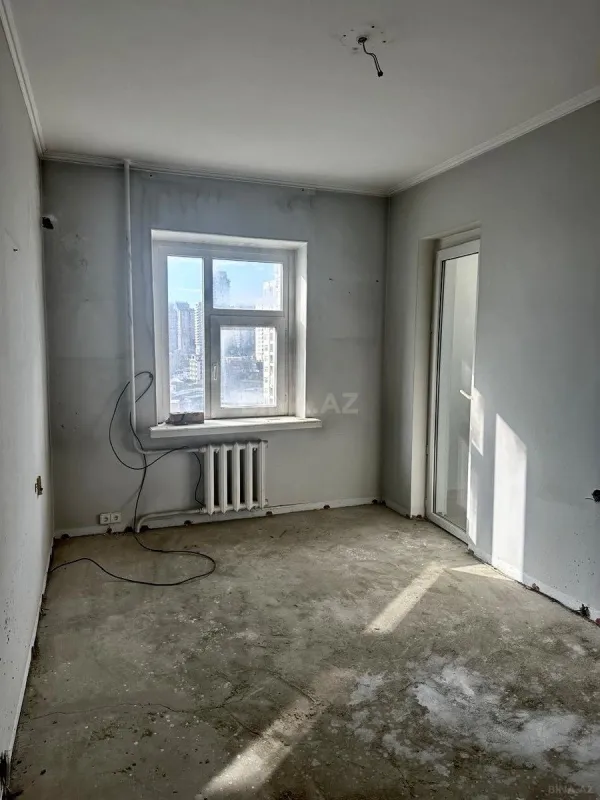Satılır 4 otaqlı mənzil 83.9 m²