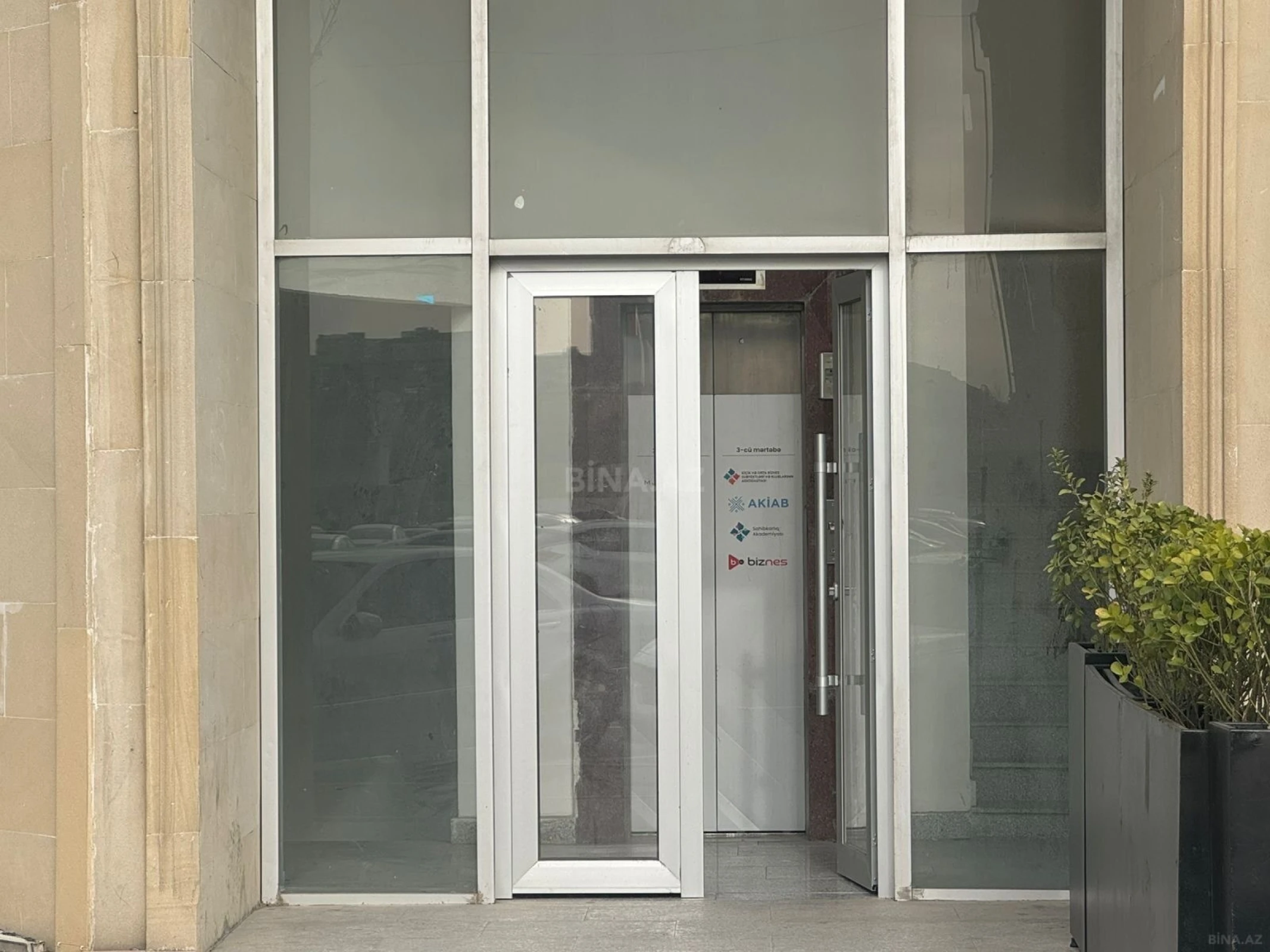 Kirayə verilir obyekt 350 m²