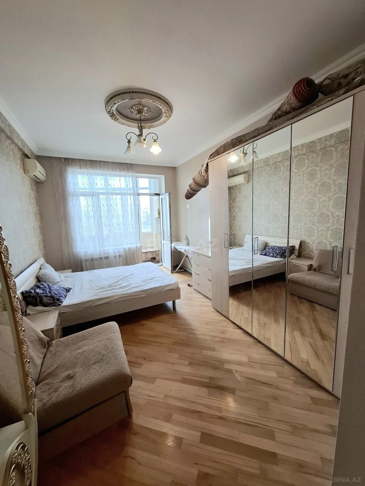 Satılır 3 otaqlı mənzil 105 m²
