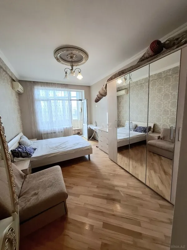 Satılır 3 otaqlı mənzil 105 m²