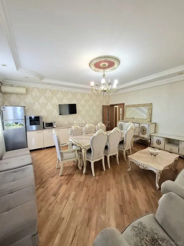 Satılır 3 otaqlı mənzil 105 m²