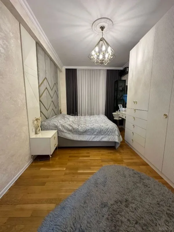 Satılır 3 otaqlı mənzil 147 m²