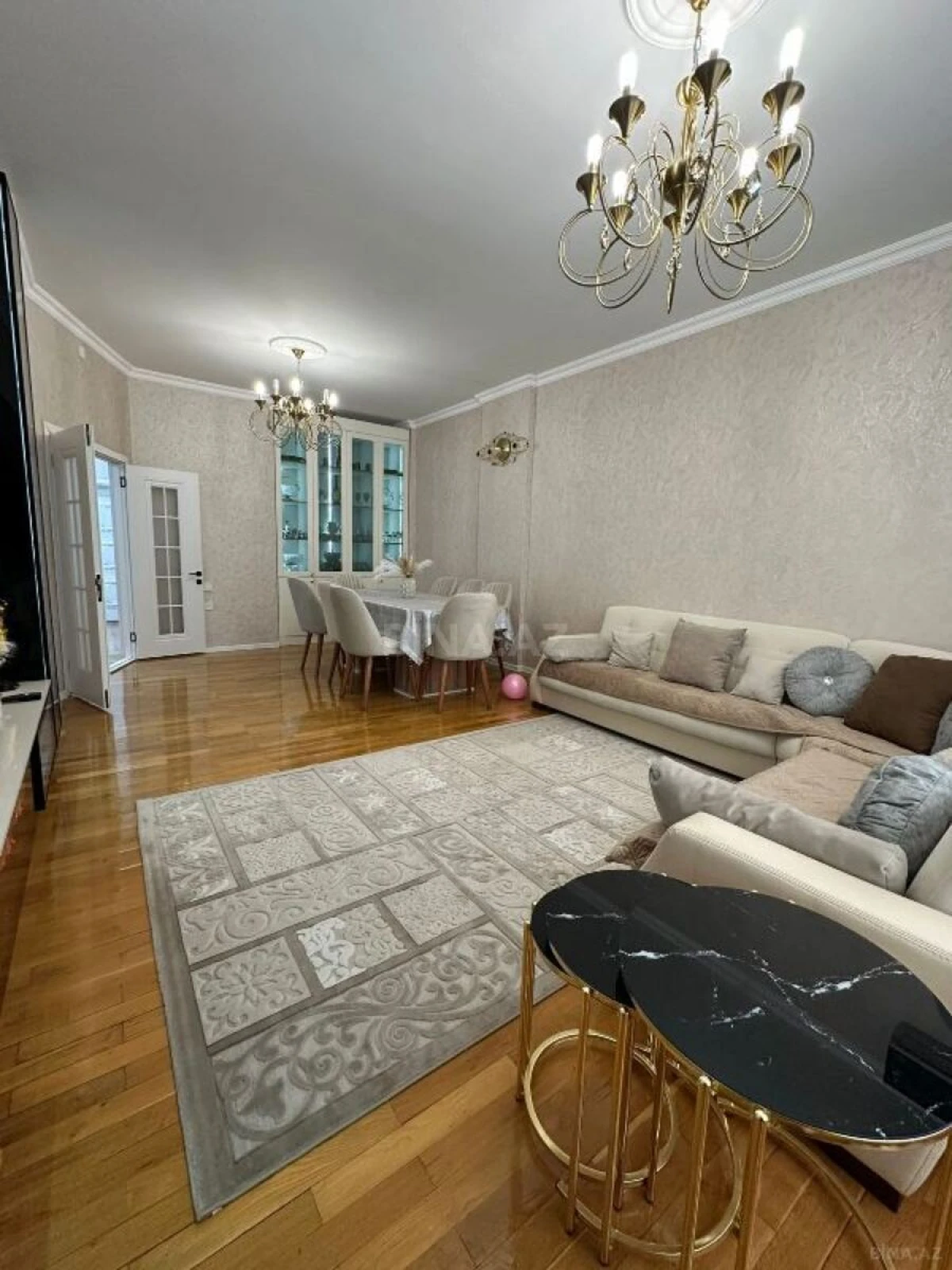 Satılır 3 otaqlı mənzil 147 m²