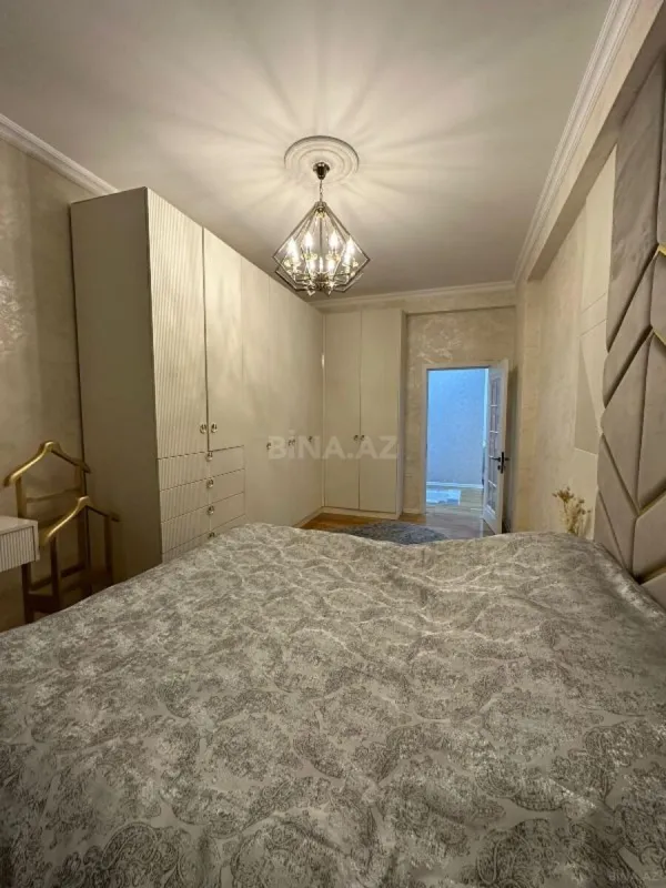 Satılır 3 otaqlı mənzil 147 m²
