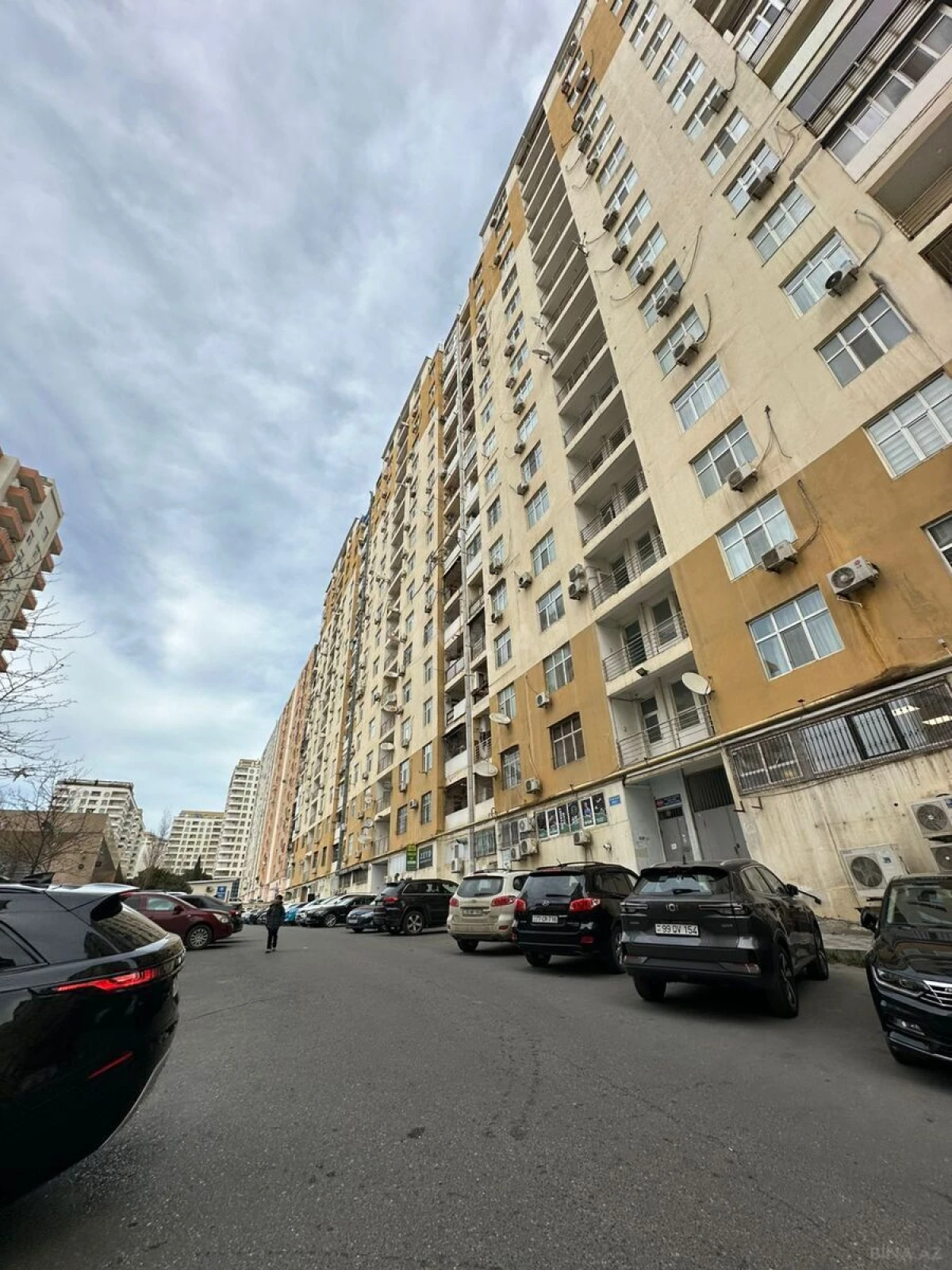 Satılır 3 otaqlı mənzil 147 m²