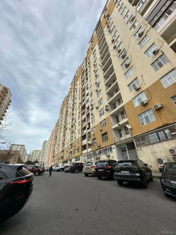 Satılır 3 otaqlı mənzil 147 m²