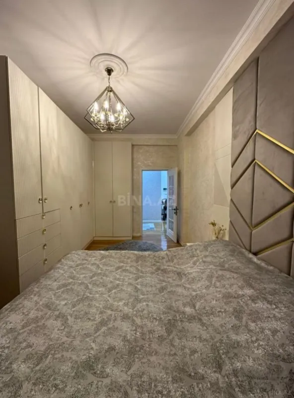 Satılır 3 otaqlı mənzil 147 m²