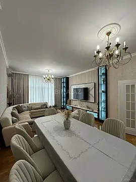 Satılır 3 otaqlı mənzil 147 m²