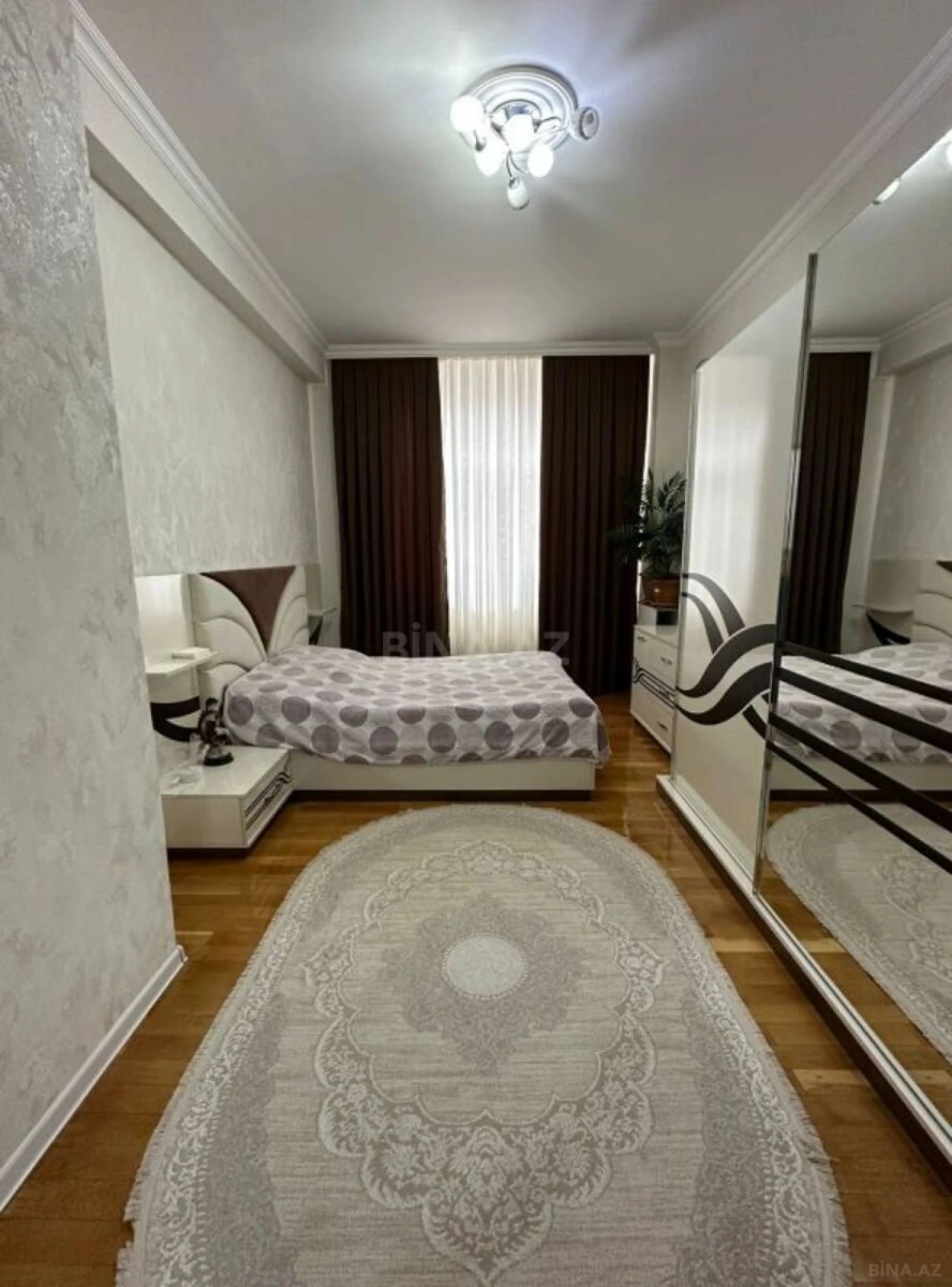 Satılır 3 otaqlı mənzil 147 m²