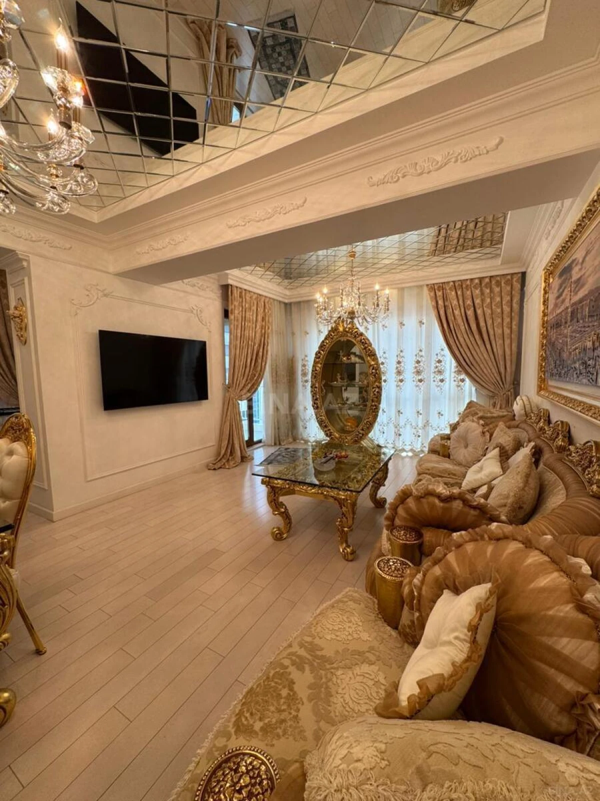 Satılır 4 otaqlı mənzil 182 m²