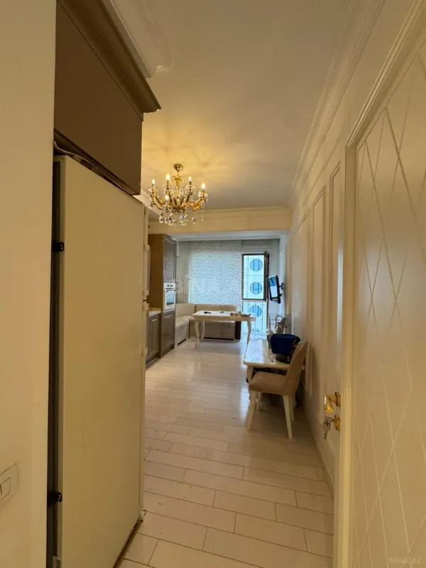 Satılır 4 otaqlı mənzil 182 m²