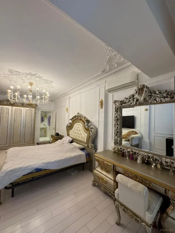 Satılır 4 otaqlı mənzil 182 m²