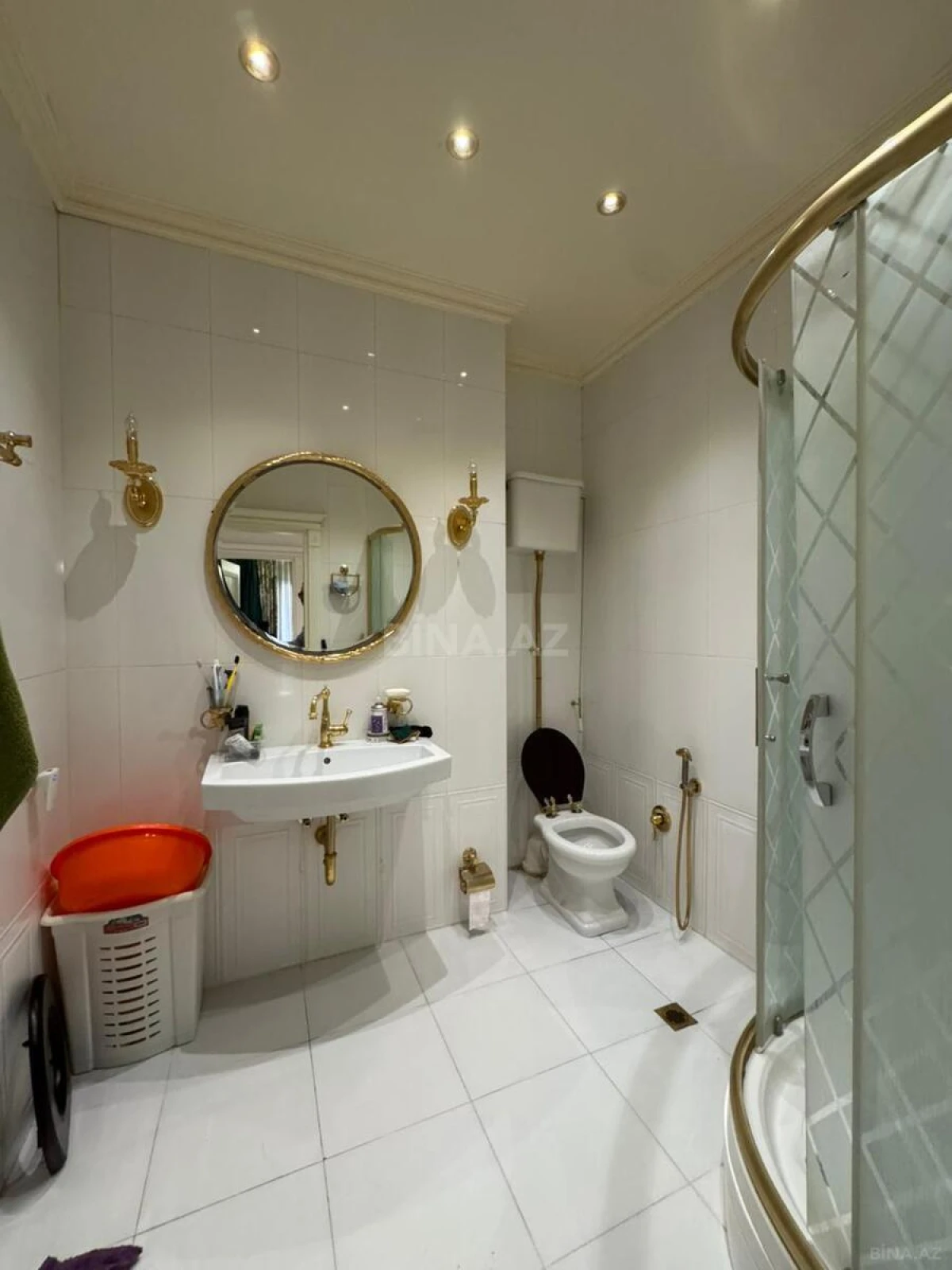 Satılır 4 otaqlı mənzil 182 m²