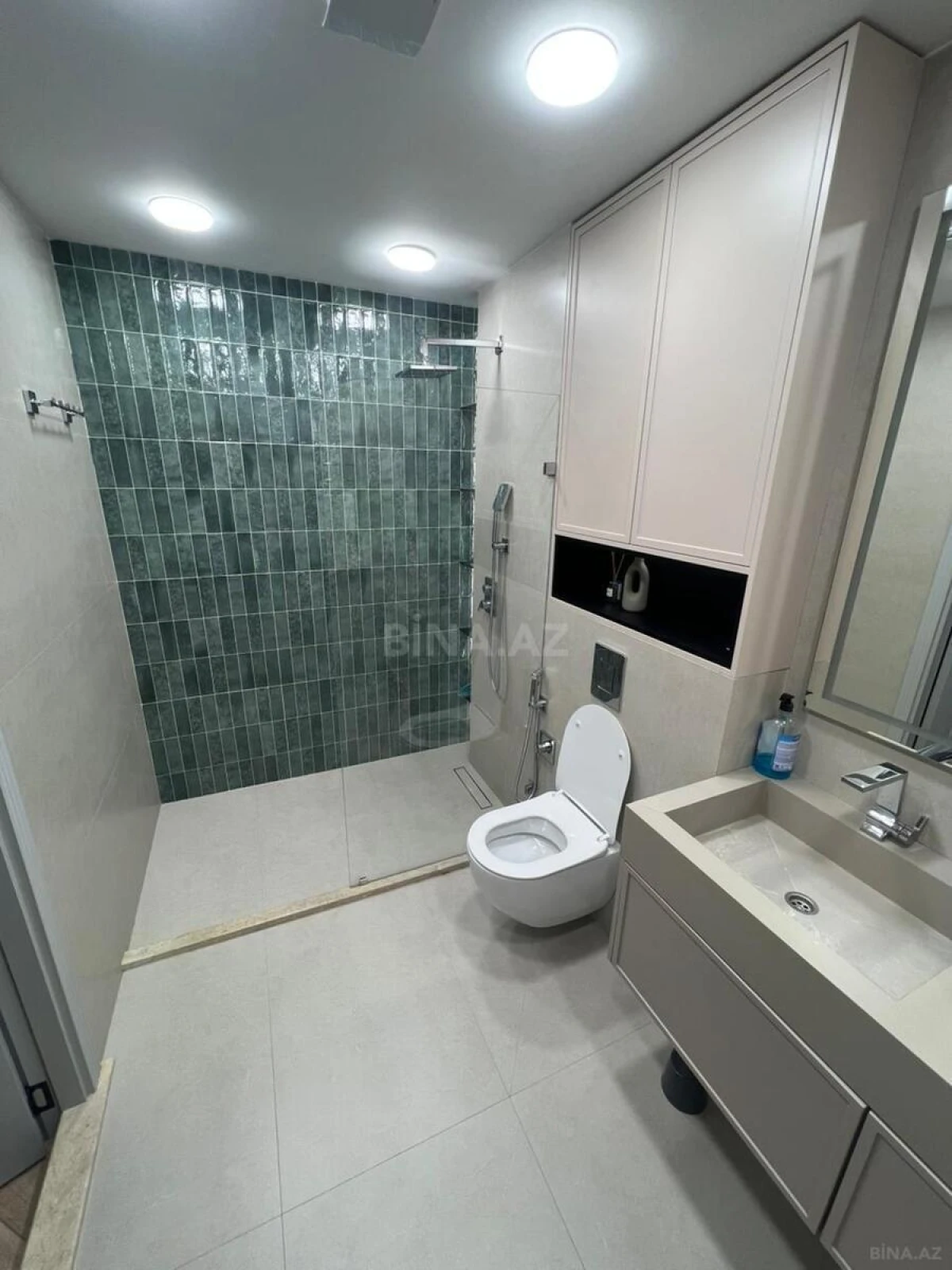 Kirayə verilir 2 otaqlı mənzil 81.2 m²
