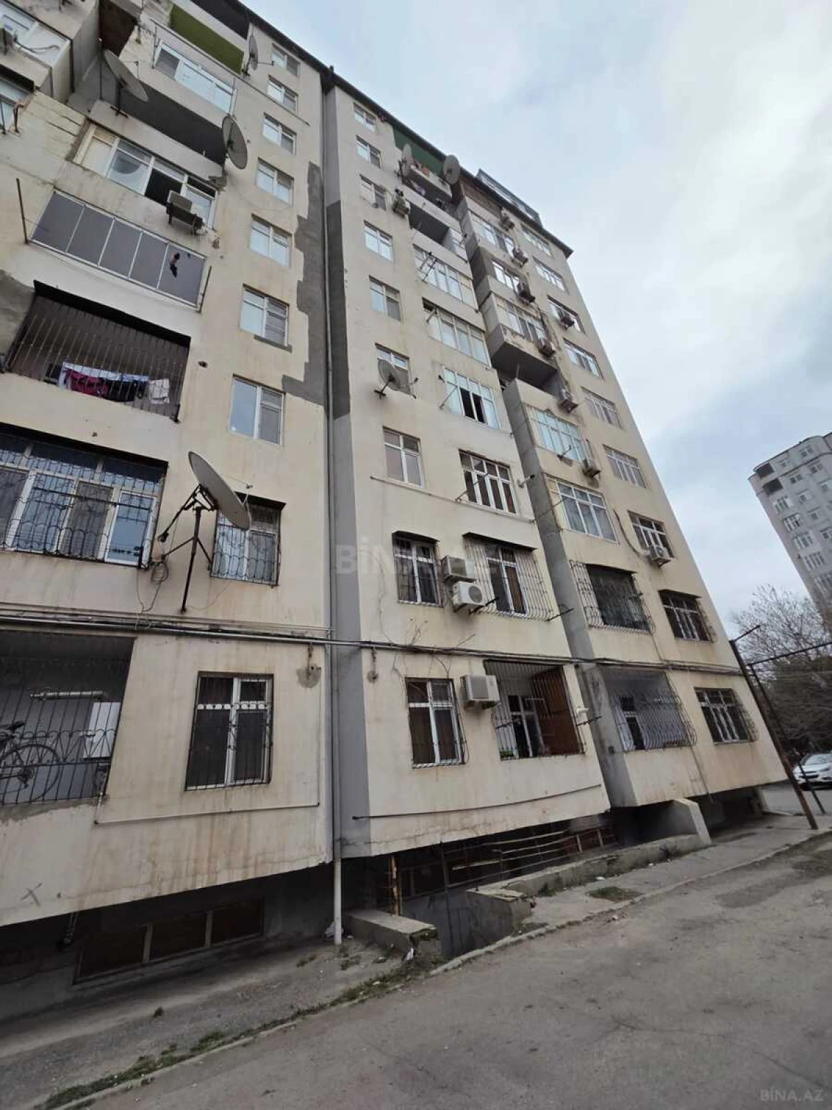 Satılır obyekt 298 m²