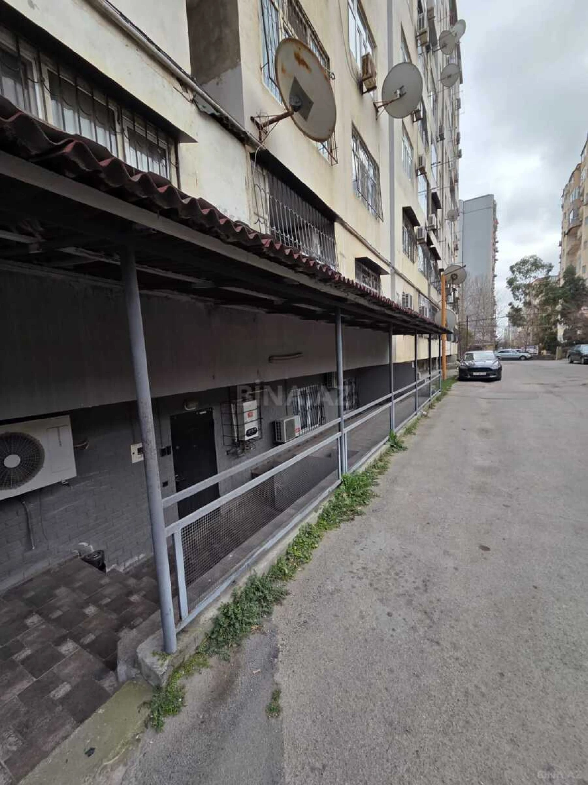 Satılır obyekt 298 m²