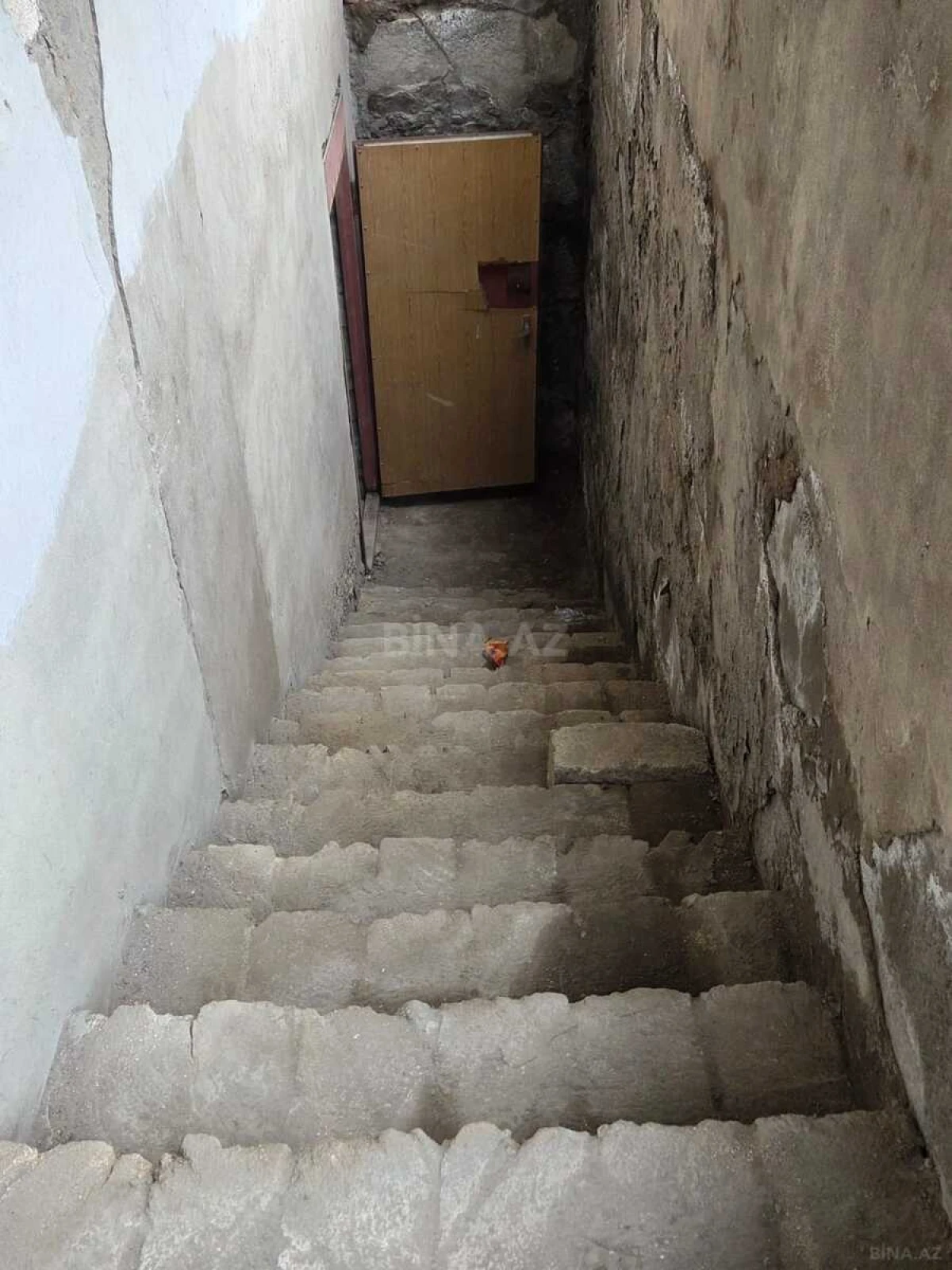 Satılır obyekt 298 m²