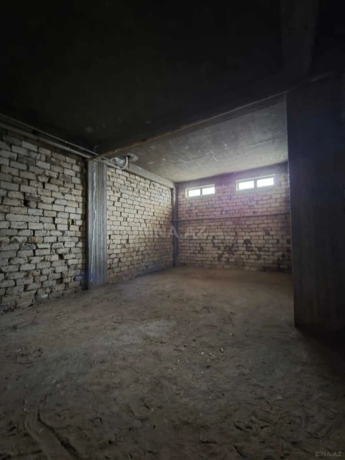 Satılır obyekt 298 m²