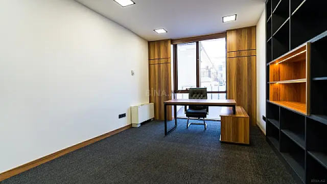 Kirayə verilir 5 otaqlı ofis 230 m²