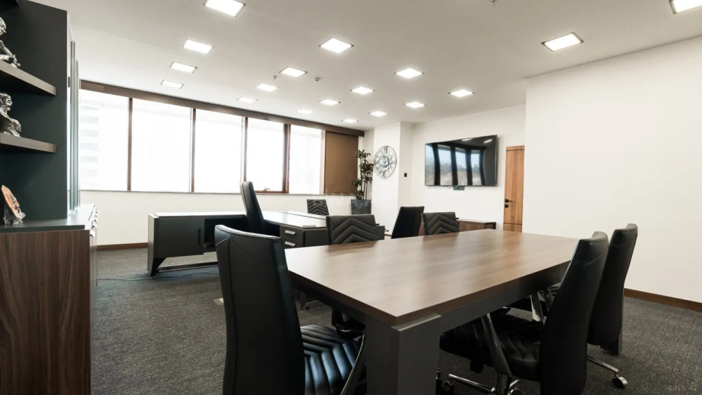 Kirayə verilir 5 otaqlı ofis 230 m²