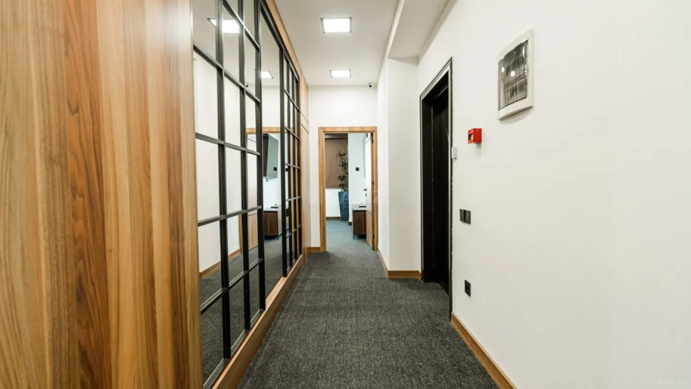 Kirayə verilir 5 otaqlı ofis 230 m²