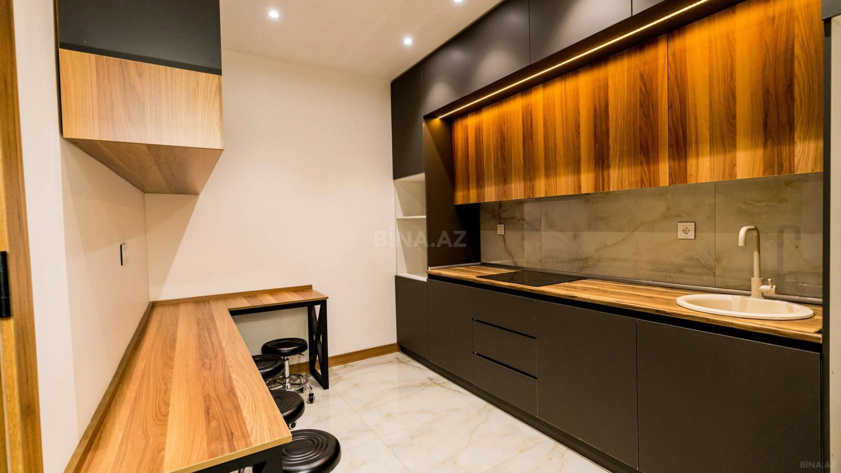 Kirayə verilir 5 otaqlı ofis 230 m²