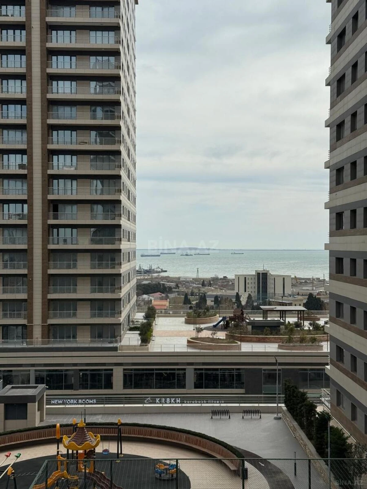 Satılır 4 otaqlı mənzil 194 m²