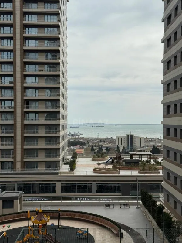 Satılır 4 otaqlı mənzil 194 m²