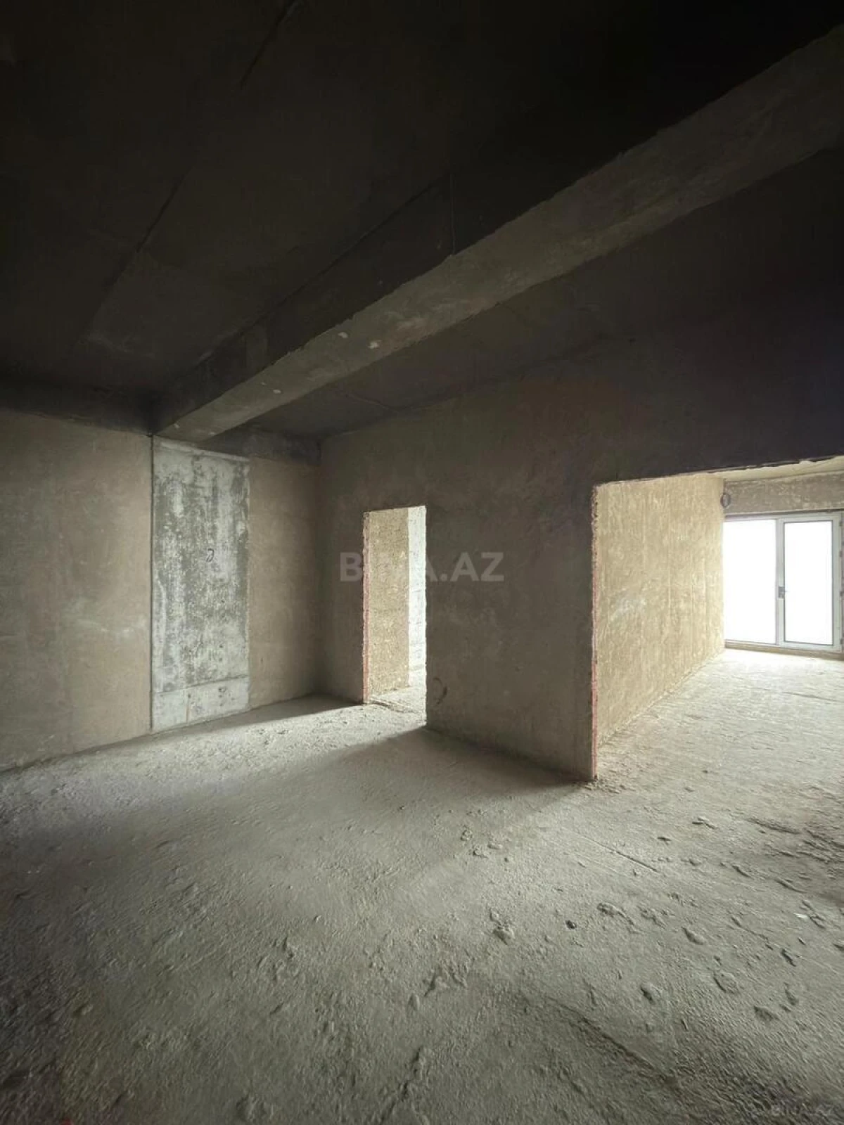 Satılır 4 otaqlı mənzil 194 m²