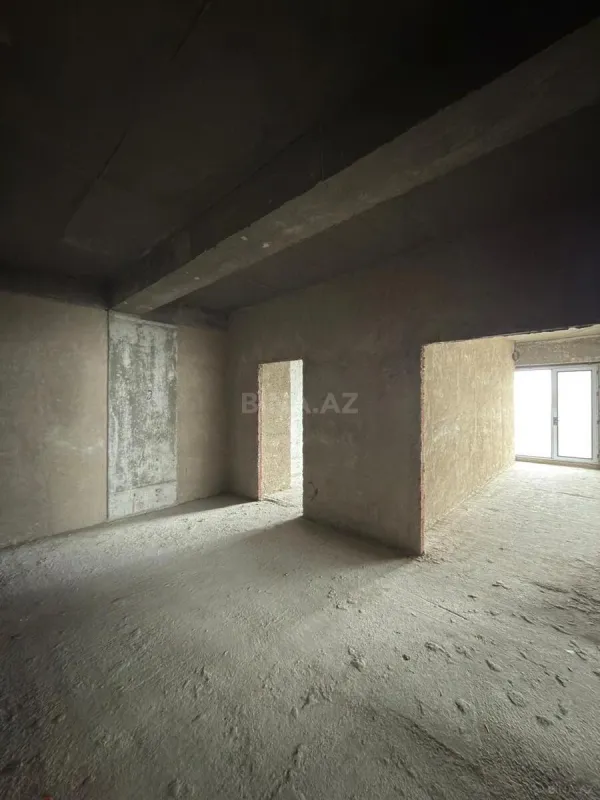 Satılır 4 otaqlı mənzil 194 m²