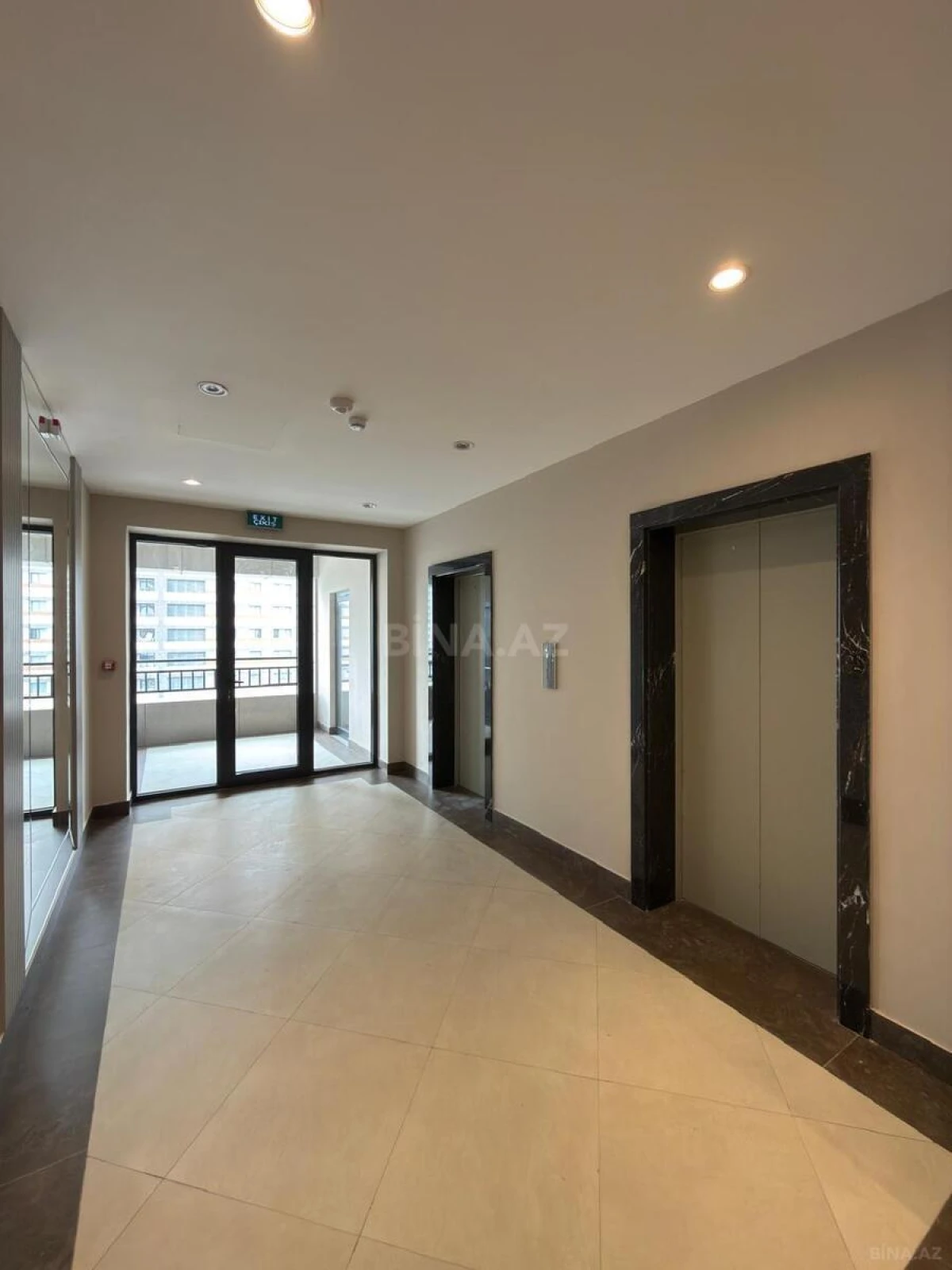 Satılır 4 otaqlı mənzil 194 m²