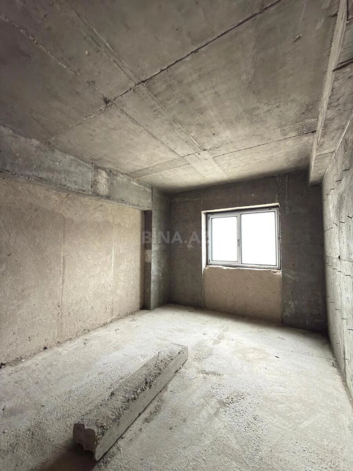 Satılır 4 otaqlı mənzil 194 m²