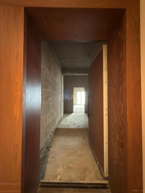 Satılır 4 otaqlı mənzil 194 m²