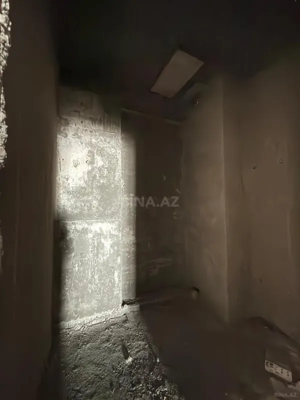 Satılır 4 otaqlı mənzil 194 m²