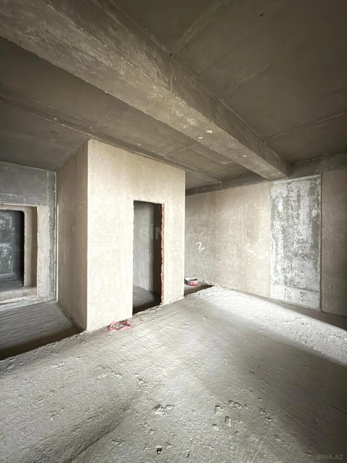 Satılır 4 otaqlı mənzil 194 m²