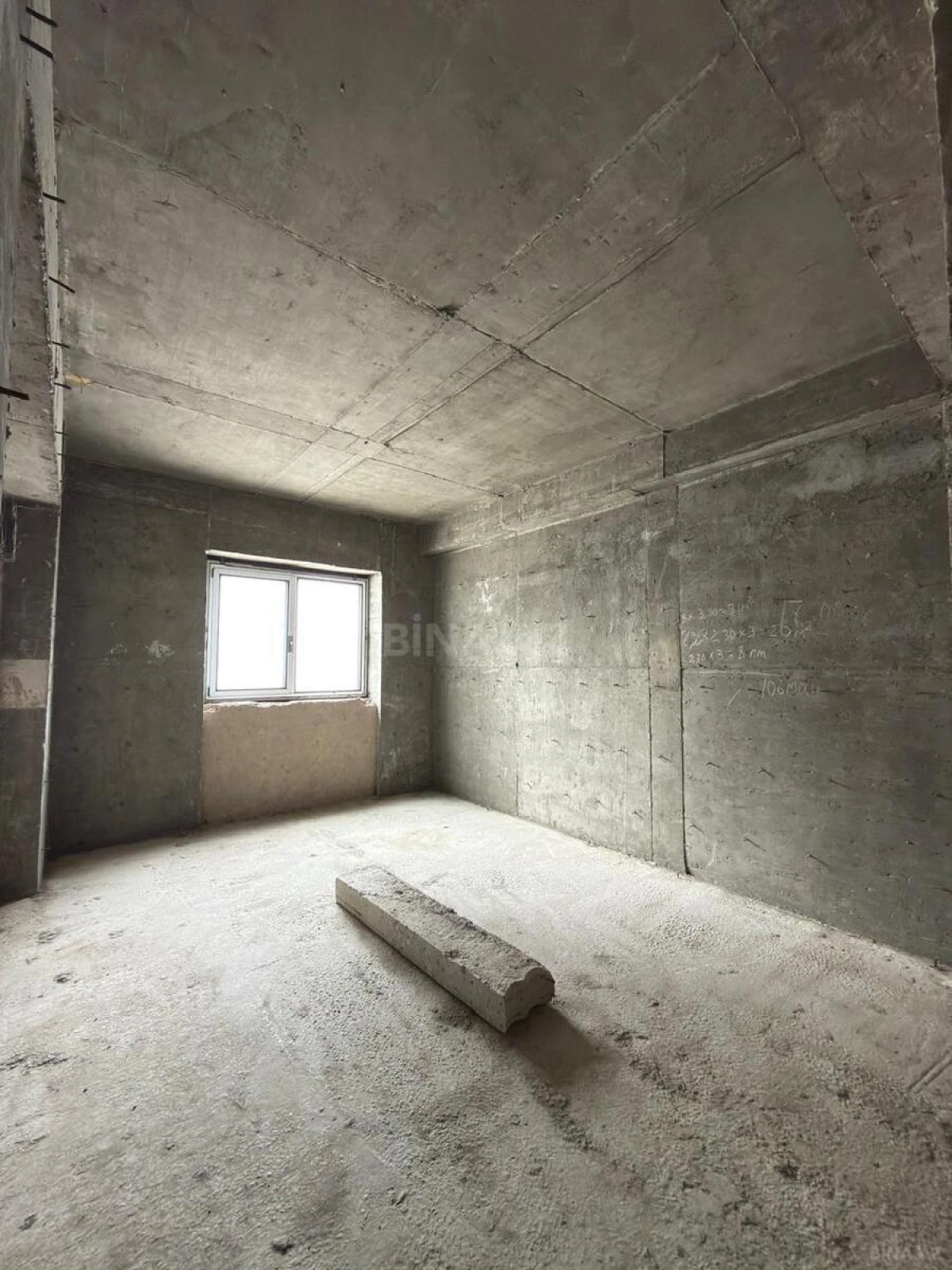 Satılır 4 otaqlı mənzil 194 m²