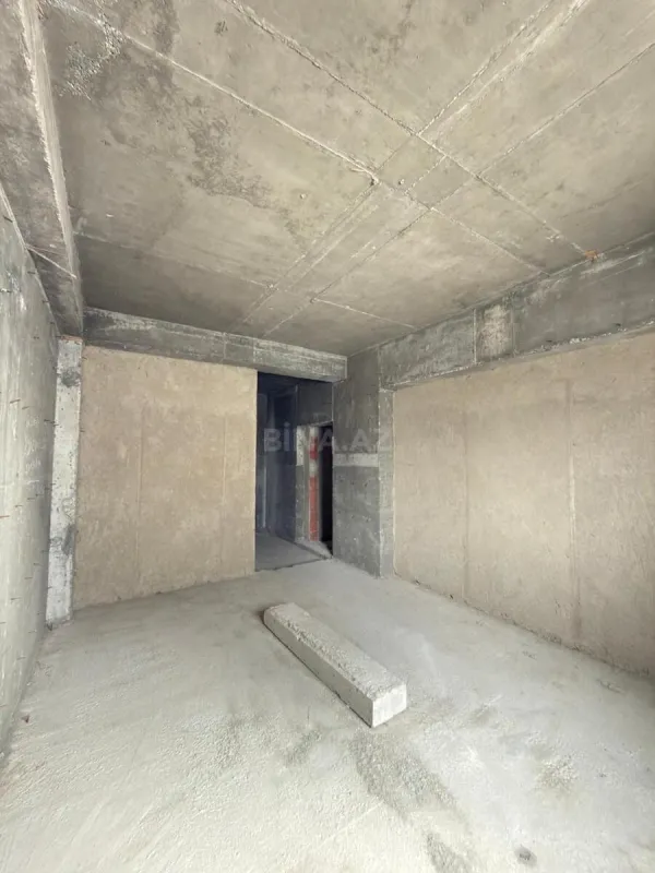 Satılır 4 otaqlı mənzil 194 m²