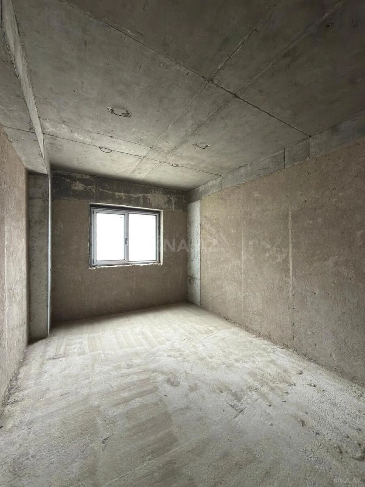 Satılır 4 otaqlı mənzil 194 m²