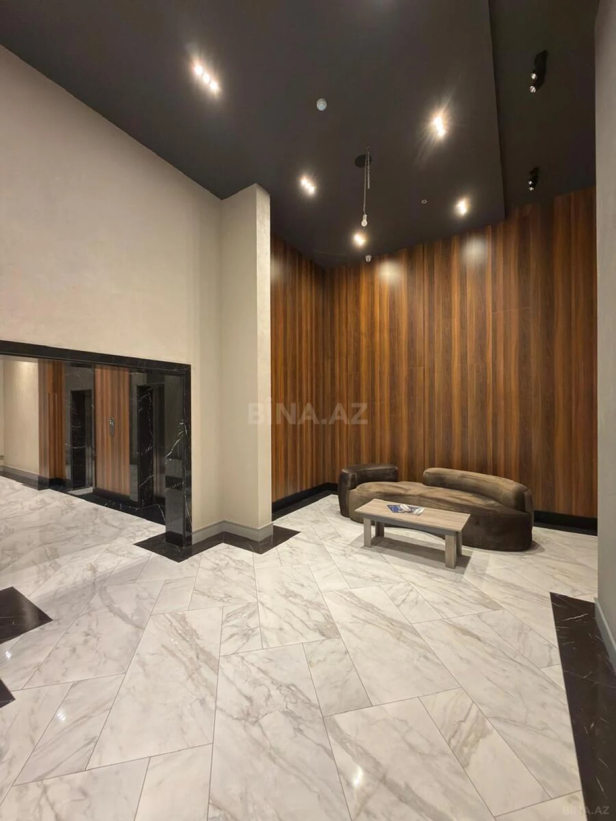 Satılır 4 otaqlı mənzil 194 m²