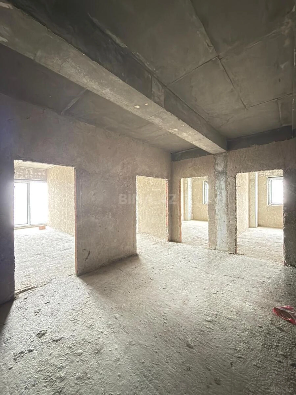 Satılır 4 otaqlı mənzil 194 m²