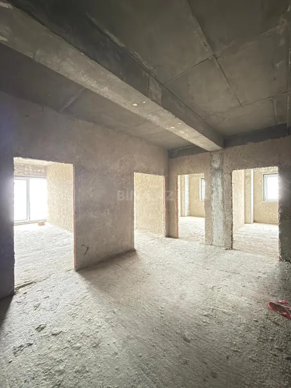 Satılır 4 otaqlı mənzil 194 m²