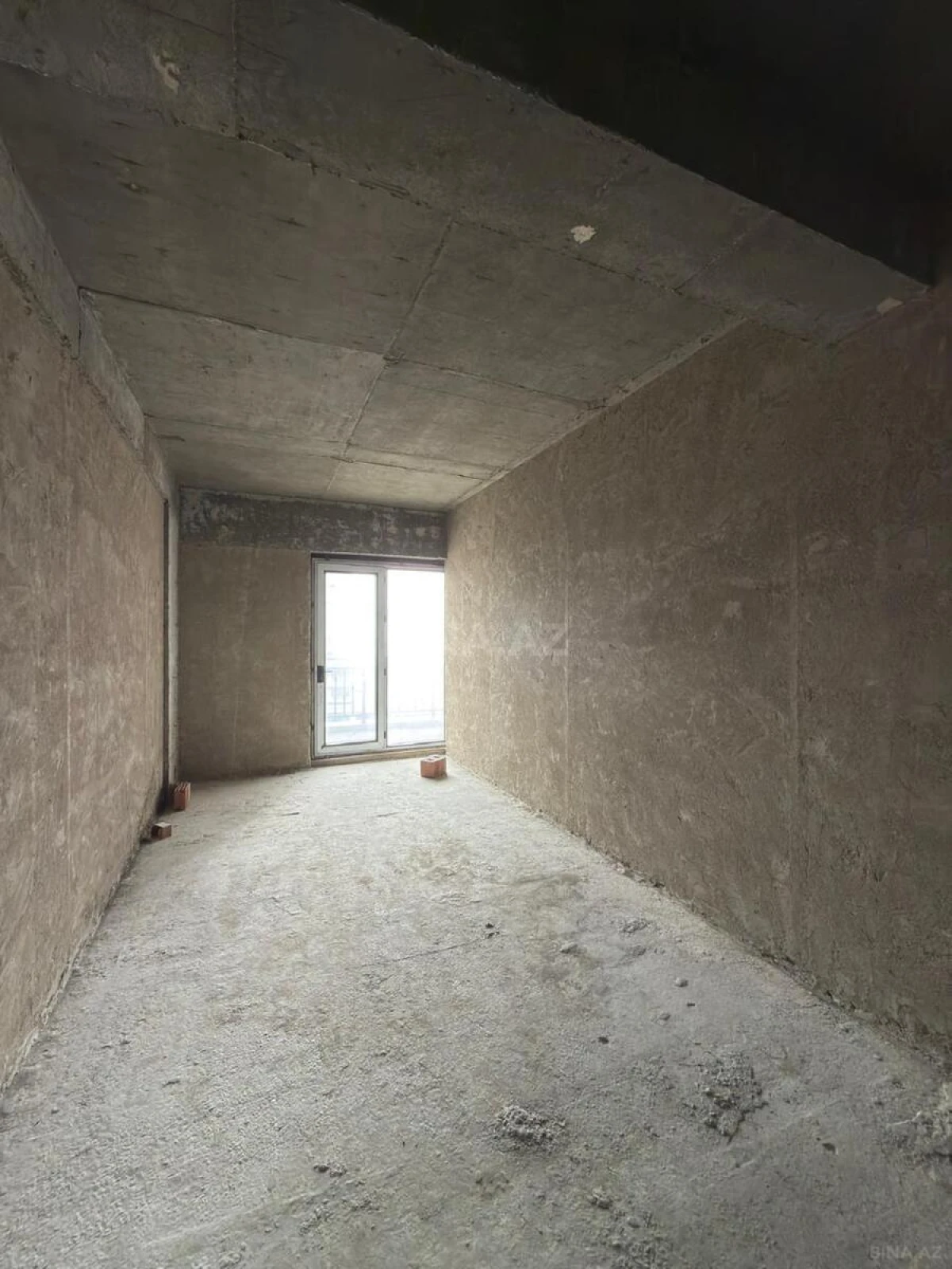 Satılır 4 otaqlı mənzil 194 m²