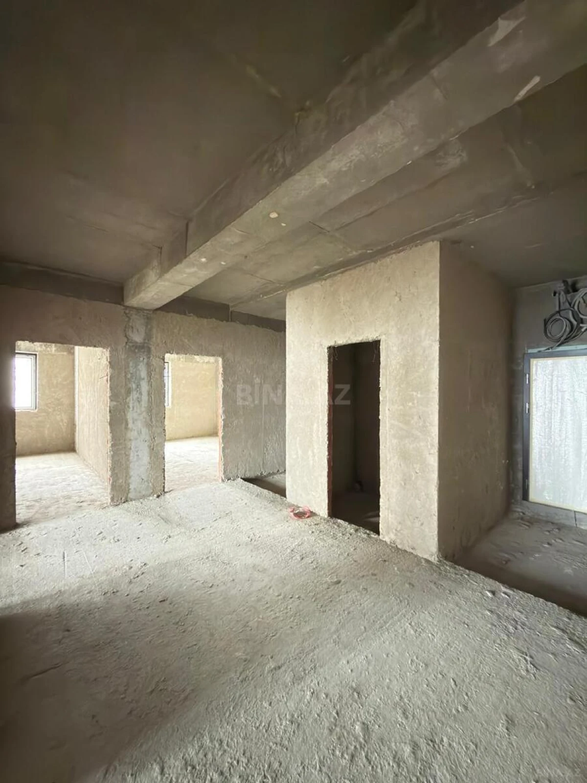 Satılır 4 otaqlı mənzil 194 m²