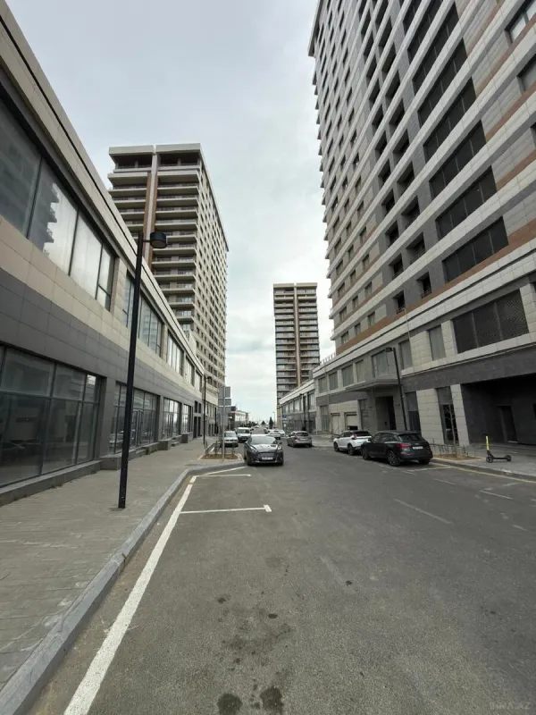 Satılır 4 otaqlı mənzil 194 m²