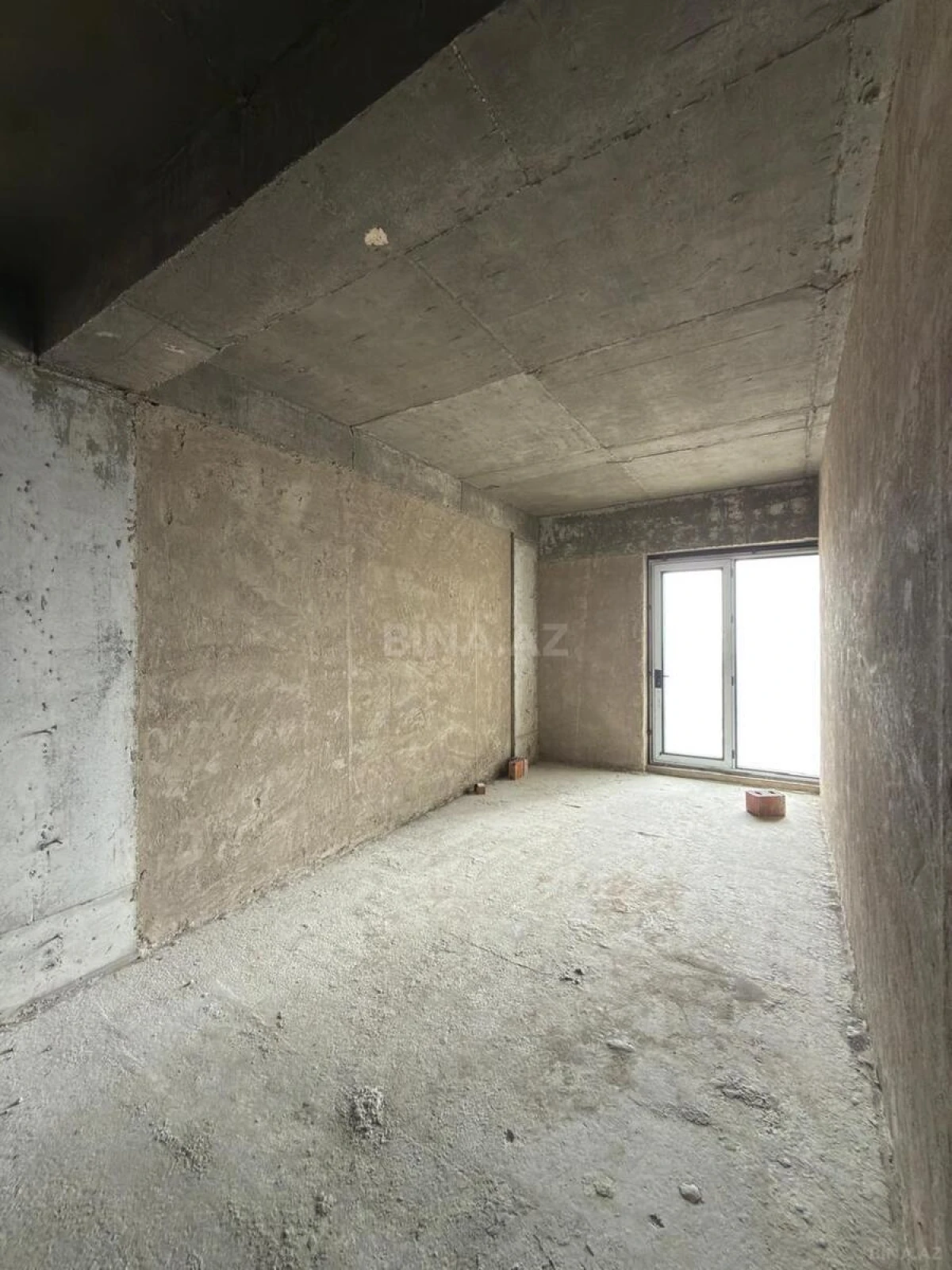 Satılır 4 otaqlı mənzil 194 m²